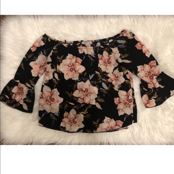 Papaya Tops - Off the shoulder floral print top✨